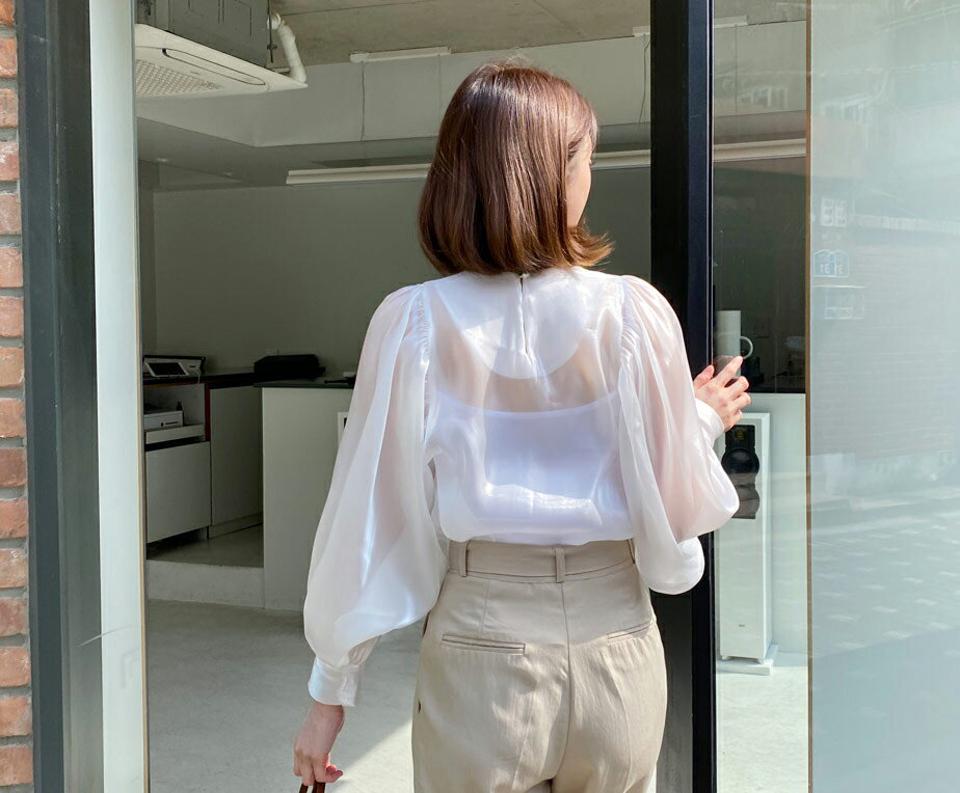 サテンパフブラウス・全3色・t57104 レディース 【bl】【韓国 ファッション トップス ブラウス 長袖 上品 光沢 サテン パフスリーブ 透け感 ラウンドネック フェミニン 春 夏】