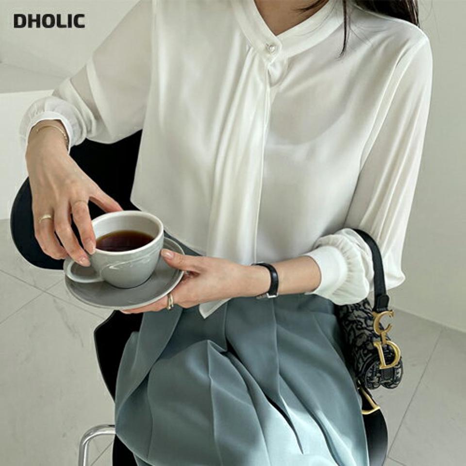 ラッフルパール調ボタンブラウス・全2色・t67555 レディース 【bl】【トップス ブラウス 長袖 パールボタン パール ラッフル フェミニン 高級感 バンドカラー 上品 大人 きれいめ オフィスカジュアル 春 秋 韓国 ファッション】【ハイホリHIHOLLI】