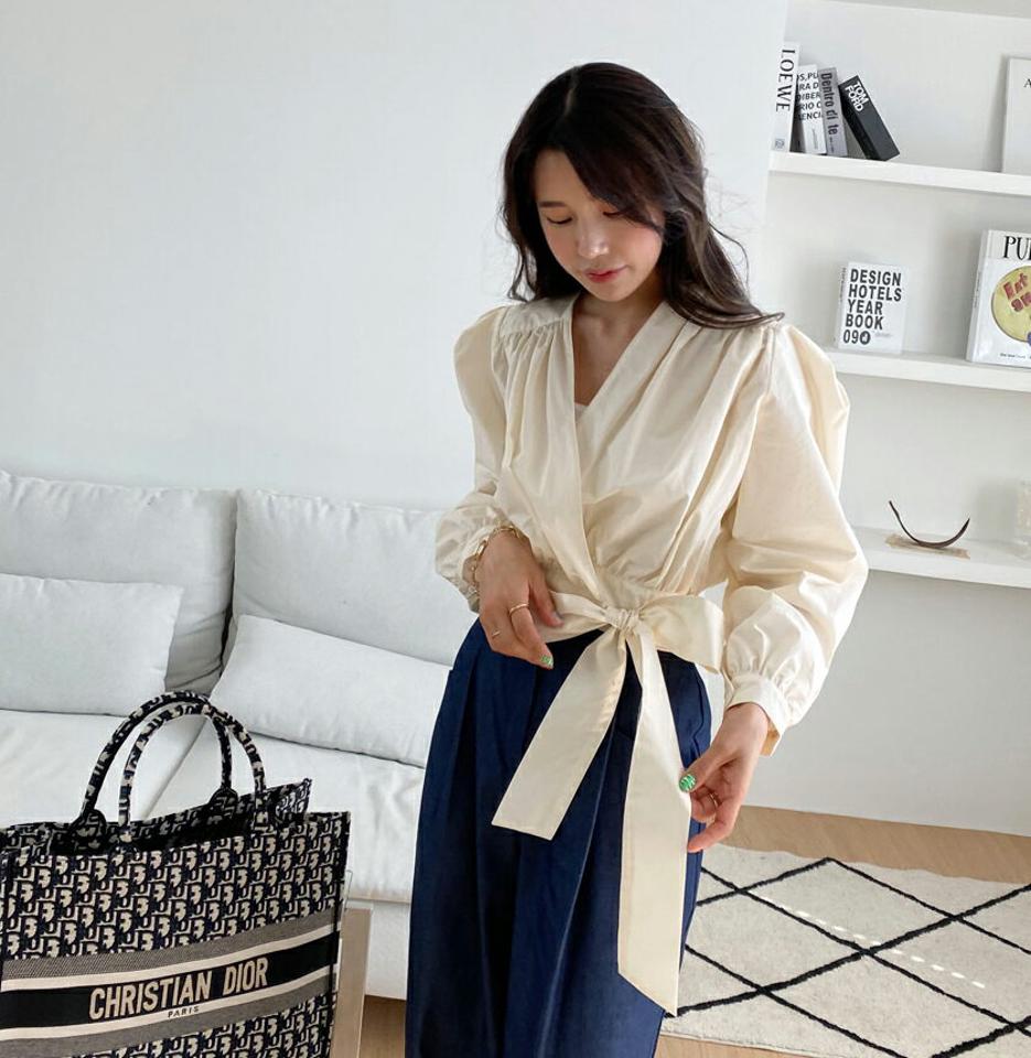 ラップリボンブラウス・全2色・t65106 レディース 【bl】【韓国 ファッション トップス ブラウス 長袖 上品 体型カバー ラップブラウス ギャザー クロスリボン クロップド丈 リボン フェミニン カジュアル デイリー 秋 春】