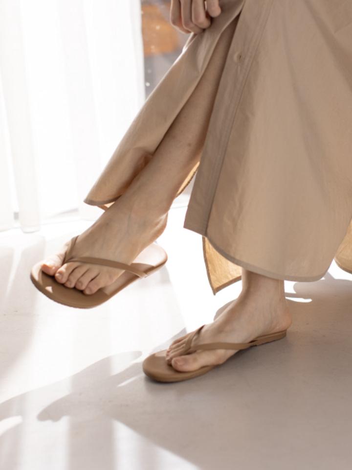 【tkees】VEGAN MATTE LILY トングサンダル