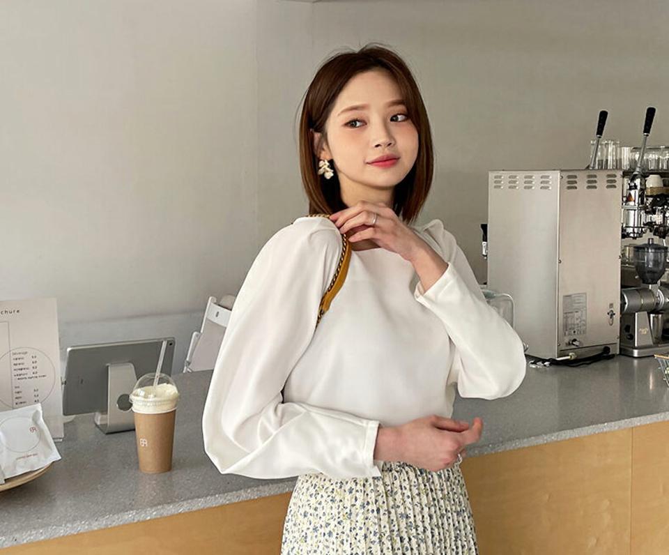 ≪人気商品再入荷≫スクエアパフスリーブブラウス・全4色・b63233 レディース 【bl】韓国ファッション トップス ブラウス 長袖 上品 スクエアネック ユニーク パフスリーブ ボリューム デコルテ フェミニン カジュアル 春 夏