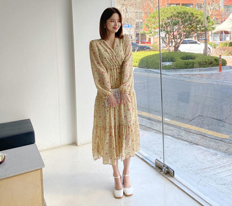 Vネック小花柄シフォンワンピース・全3色・b63213 レディース 【ops】【韓国 ファッション ワンピース ロング ロングワンピース 長袖 Vネック デコルテ シフォン 小花柄 花柄 フラワー フレア フェミニン 体型カバー 春 夏】【fw】