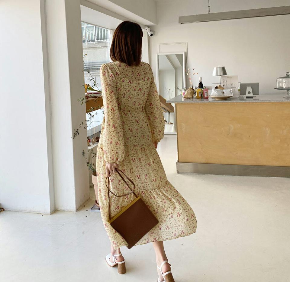 Vネック小花柄シフォンワンピース・全3色・b63213 レディース 【ops】【韓国 ファッション ワンピース ロング ロングワンピース 長袖 Vネック デコルテ シフォン 小花柄 花柄 フラワー フレア フェミニン 体型カバー 春 夏】【fw】