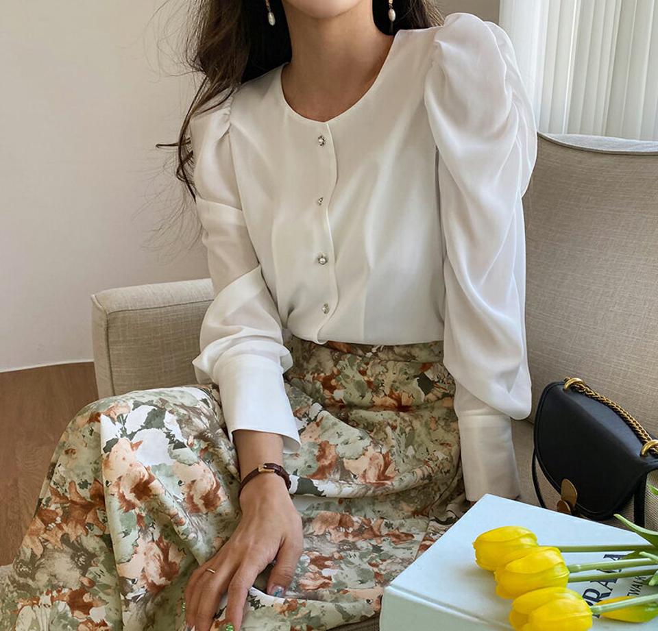 パール調ボタンパフブラウス・全3色・b63200 レディース 【bl】【韓国 ファッション トップス ブラウス 長袖 上品 ラウンドネック パール調 ユニーク パフスリーブ ボリューム 体型カバー フェミニン カジュアル 春 夏】