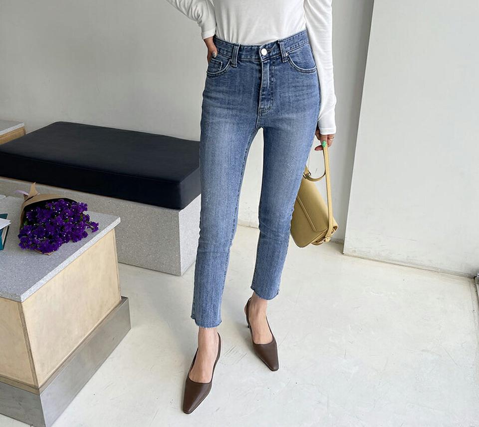 スリムデニムパンツ・全1色・t63220 レディース 【pt】【韓国 ファッション ボトムス ロング ロングパンツ カジュアル デニム デニムパンツ ストレート スリム フィット 美脚 体型カーバー 10分丈 十分丈 デイリー 春 夏】