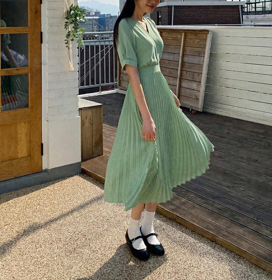 プリーツリボンワンピース・全3色・b64978 レディース 【ops】【韓国 ファッション ワンピース ロング ロングワンピース 半袖 プリーツ リボン ボリューム Aライン カジュアル フェミニン 体型カバー 春 夏】