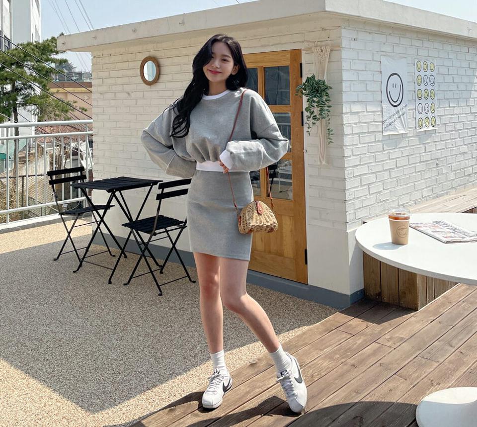 配色スウェットミニワンピース・全2色・t63729 レディース 【ops】【韓国 ファッション ワンピース ミニ ミニワンピース スウェット カジュアル ラウンドネック スリム フィット ツーピース風 メリハリ 体型カバー 春 夏】【NIJU】