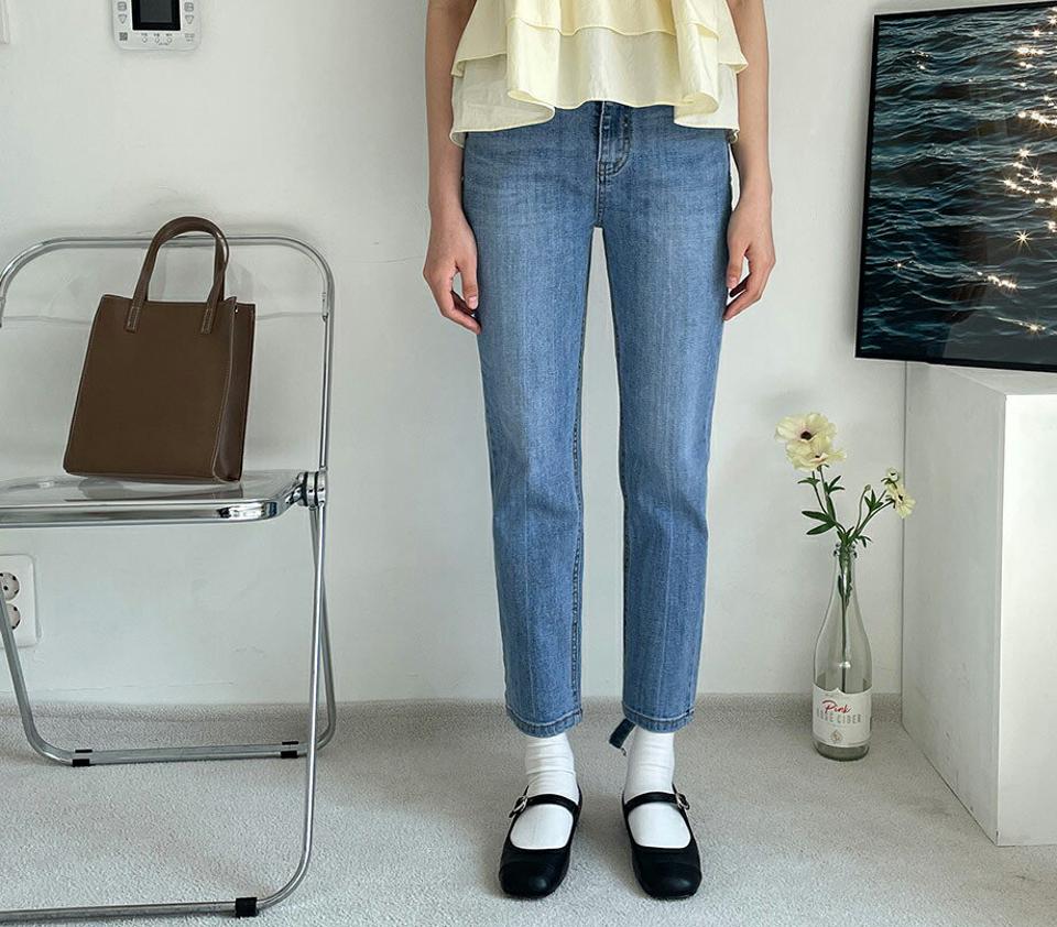 バックカットヘムデニムパンツ・全1色・t63722 レディース 【pt】【韓国 ファッション ボトムス パンツ ロング デニム カットオフ デニムパンツ ユニーク スリム ストレート 美脚 10分丈 十分丈 カジュアル デイリー 春 夏】【NIJU】