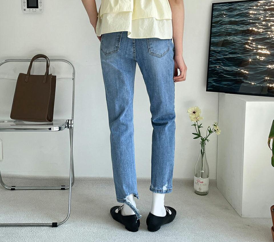 バックカットヘムデニムパンツ・全1色・t63722 レディース 【pt】【韓国 ファッション ボトムス パンツ ロング デニム カットオフ デニムパンツ ユニーク スリム ストレート 美脚 10分丈 十分丈 カジュアル デイリー 春 夏】【NIJU】