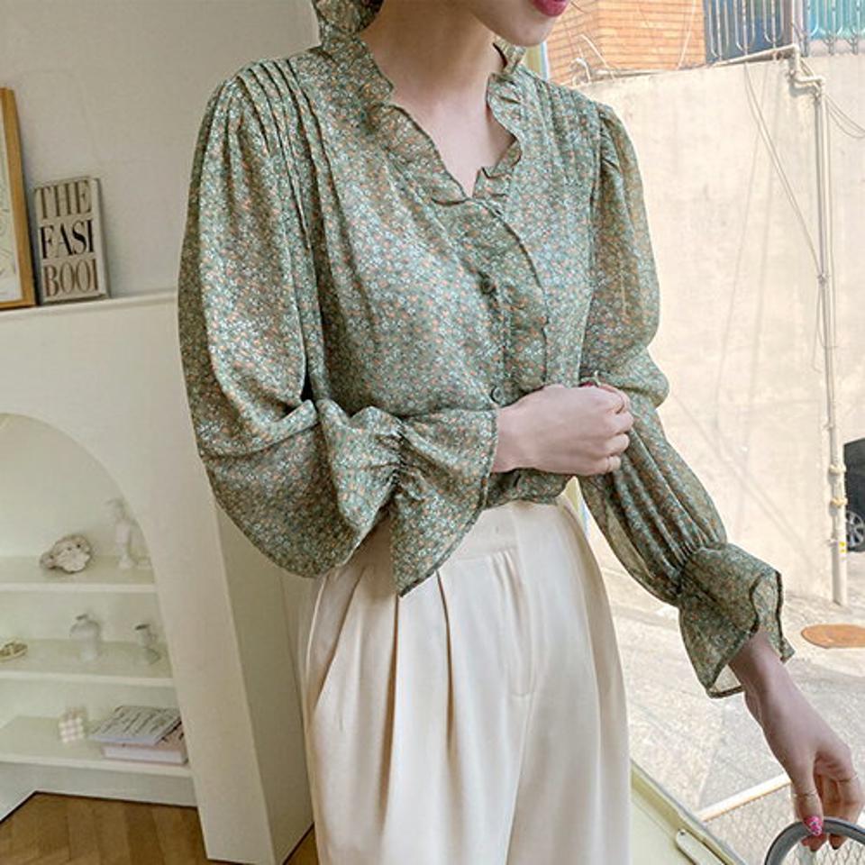 ≪人気商品再入荷≫Vネックフリル花柄ブラウス・全2色・b67650 レディース 【bl】トップス ブラウス 長袖 小花柄 花柄 フラワー Vネック フリル 襟コン フリルネック 可愛い かわいい ガーリー 春 秋 韓国ファッション ハイホリHIHOLLIfw