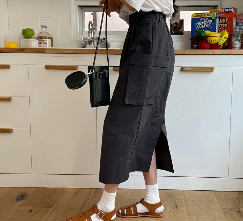 ポケットスカート・全3色・t63715 レディース 【sk】【韓国 ファッション ボトムス スカート ロング ロングスカート シンプル 無地 サイドポケット Hライン スリット ガーリー カジュアル デイリー 体型カバー 細身 春 夏】【NIJU】