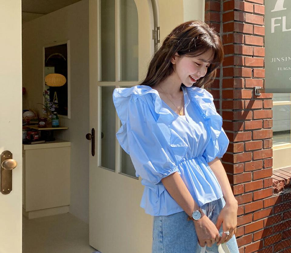 フリルVネックブラウス・全2色・t57152 レディース 【bl】【韓国 ファッション トップス ブラウス 半袖 上品 Vネック フリル デコルテ フリル ボリューム 7分丈 かわいい 体型カバー フェミニン カジュアル 春 夏】