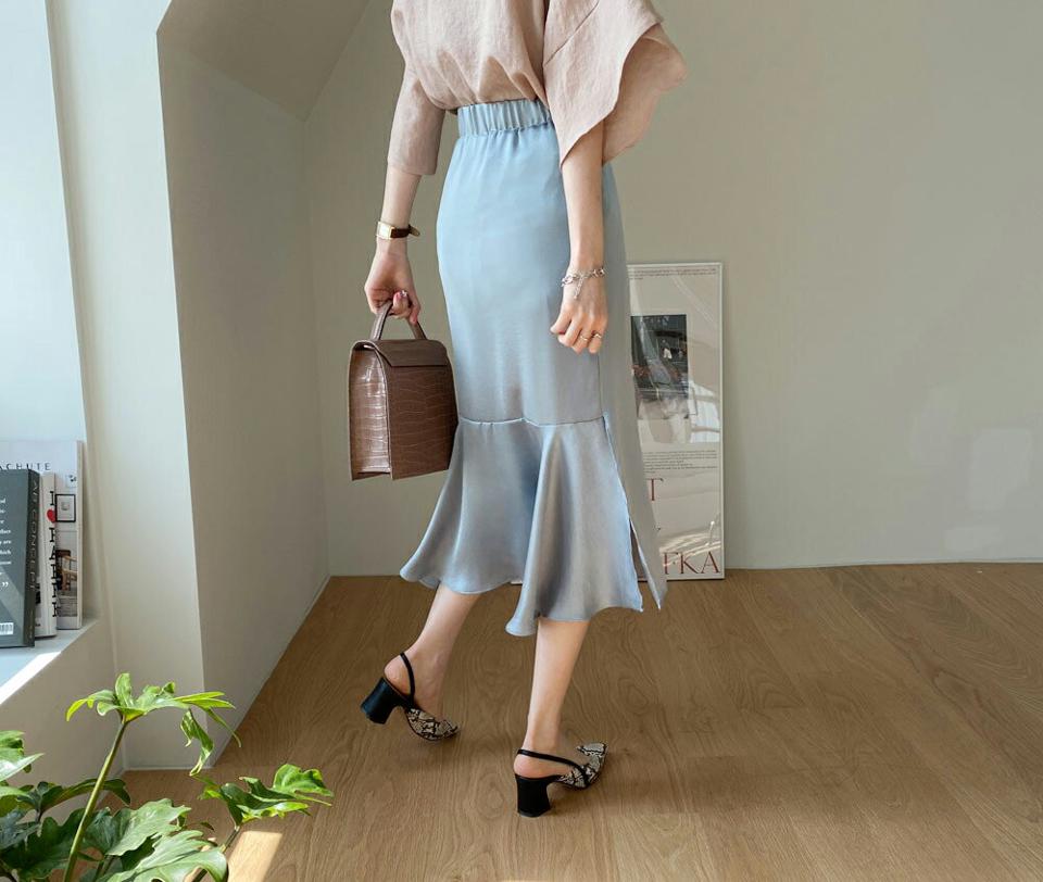 サテンスリットスカート・全2色・t67701 レディース 【sk】【スカート ミディ丈 ミディスカート スリット サテン グロッシー Aライン 単色 無地 シンプル フェミニン 可愛い かわいい 春 秋 韓国 ファッション】【ハイホリHIHOLLI】