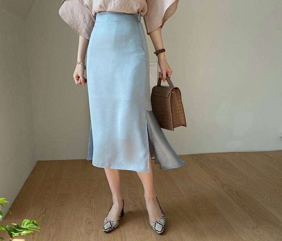 サテンスリットスカート・全2色・t67701 レディース 【sk】【スカート ミディ丈 ミディスカート スリット サテン グロッシー Aライン 単色 無地 シンプル フェミニン 可愛い かわいい 春 秋 韓国 ファッション】【ハイホリHIHOLLI】