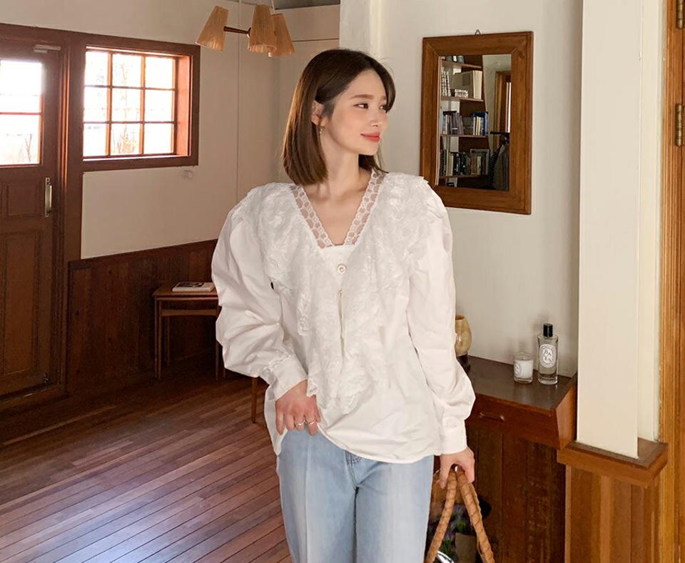 Vネックフリルレースブラウス・全2色・t65152 レディース 【bl】【韓国 ファッション トップス ブラウス 長袖 上品 Vネック フリル レース ボリューム パール調 体型カバー フェミニン カジュアル 春 夏】