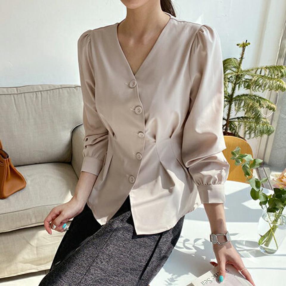 ダイアゴナルボタンブラウス・全2色・b67642 レディース 【bl】【トップス ブラウス ダイアゴナル 長袖 タック Vネック 大人 フェミニン かわいい 春 秋 韓国 ファッション】【ハイホリHIHOLLI】