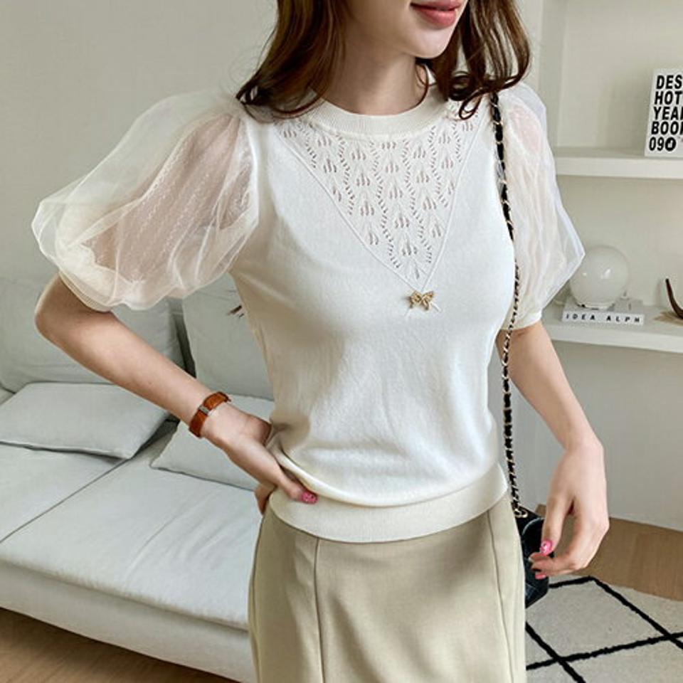 【只今10%OFF】リボンブローチ付シアーパフニット・全3色・t67628 レディース 【tops】【トップス ニット ニットトップス 半袖 ハーフスリーブ リボン りぼん シアー シースルー 透け感 パフ袖 パフスリーブ 可愛い 春 夏 韓国 ファッション】【ハイホリHIHOLLI】