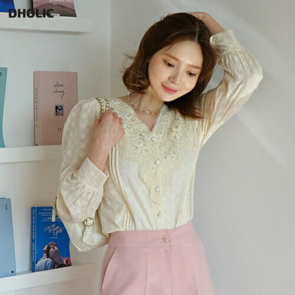 レースボタンブラウス・全2色・b61805 レディース 【bl】【韓国 ファッション トップス ブラウス 長袖 上品 パンチング レース Vネック アイレットレース ピンタック ベーシック フェミニン カジュアル 春 夏】