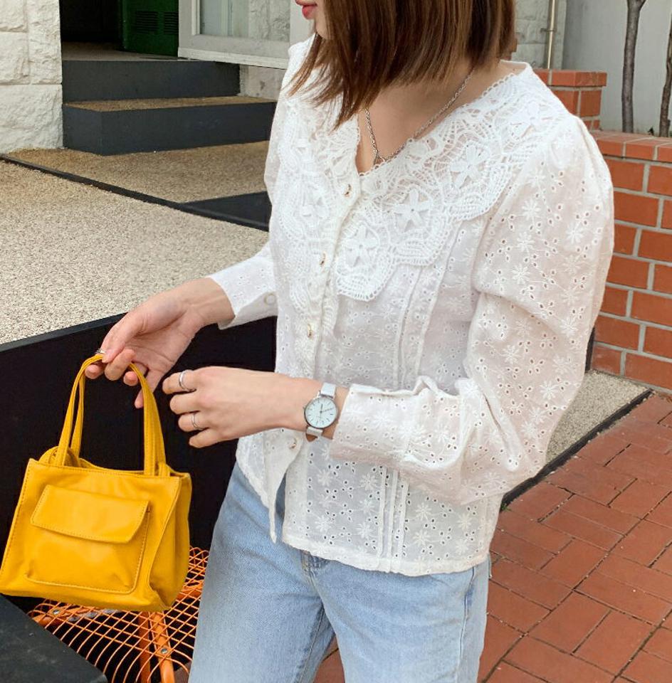 レースボタンブラウス・全2色・b61805 レディース 【bl】【韓国 ファッション トップス ブラウス 長袖 上品 パンチング レース Vネック アイレットレース ピンタック ベーシック フェミニン カジュアル 春 夏】