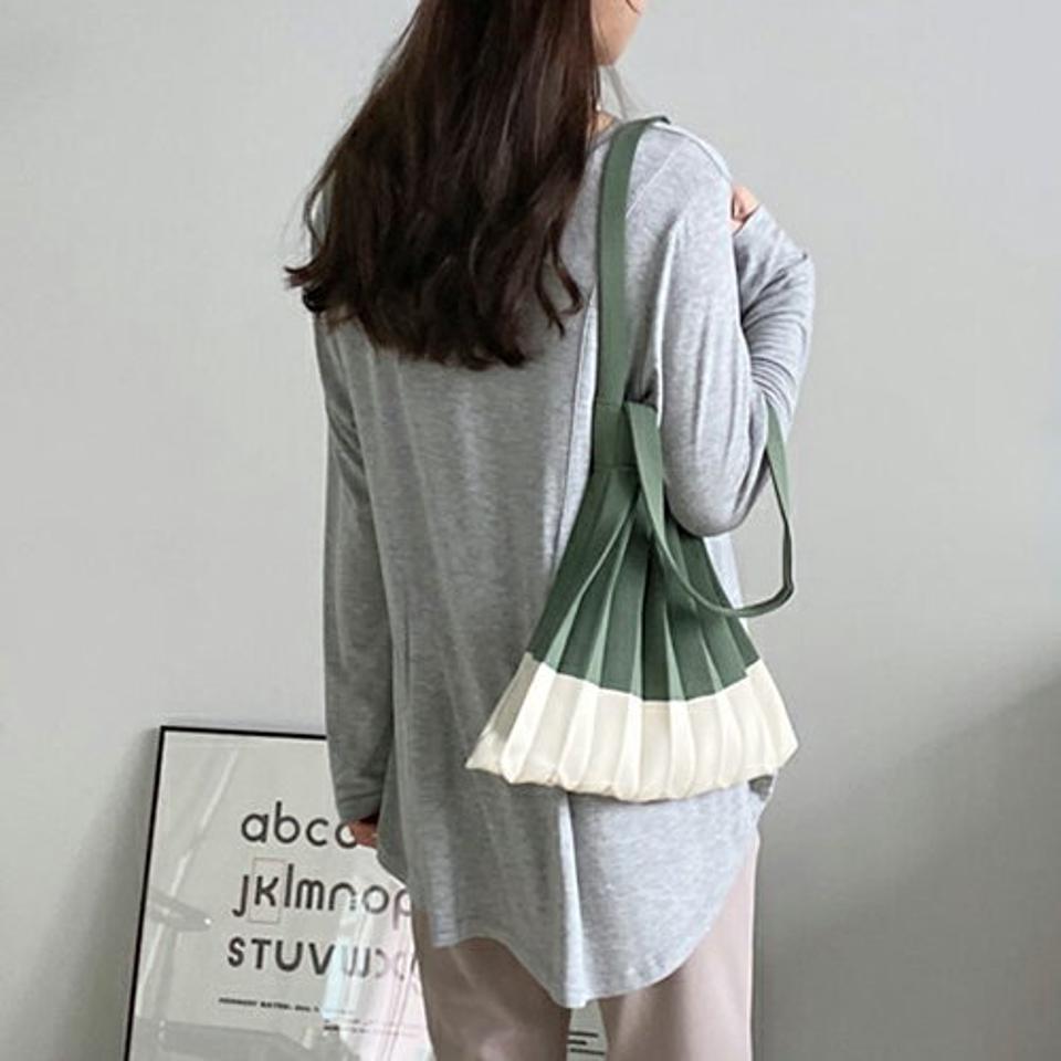 ルーズスリットTシャツ・全4色・t67626 レディース 【tops】【トップス Tシャツ 長袖 ロンT スリット ルーズ 単色 無地 シンプル 大人 カジュアル ラフ 春 秋 韓国 ファッション】【ハイホリHIHOLLI】