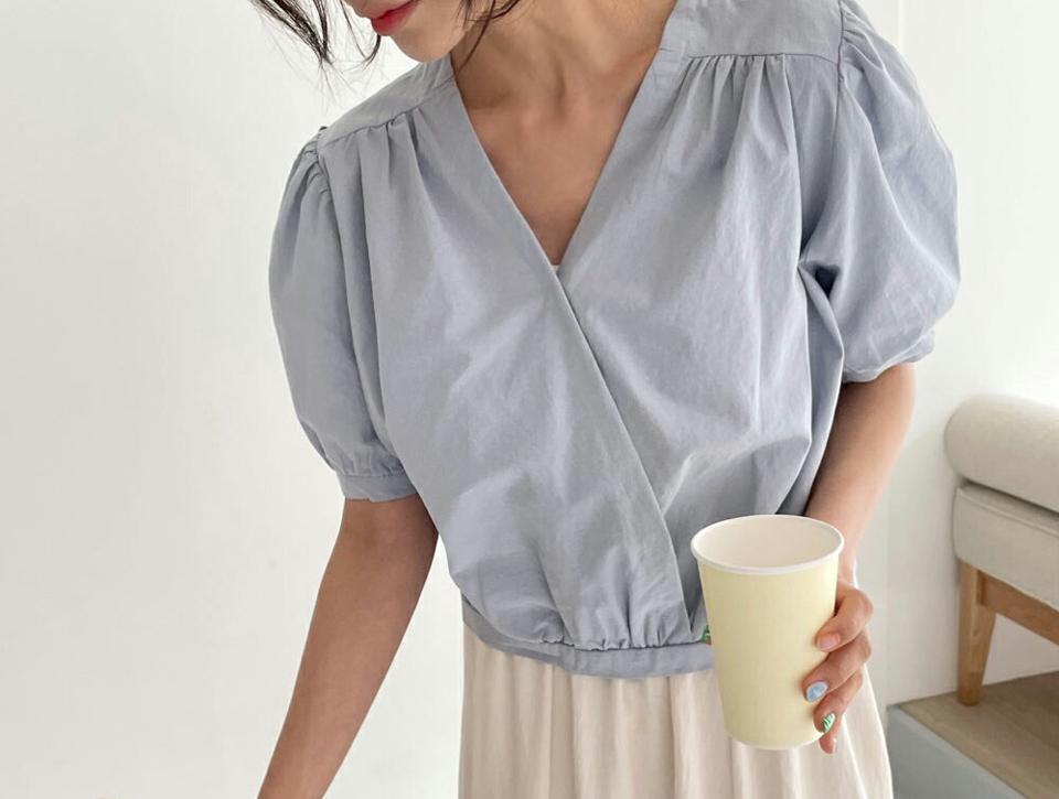 カシュクールギャザーブラウス・全4色・t61836 レディース 【bl】【韓国 ファッション トップス ブラウス 半袖 ギャザー カシュクール ショートスリーブ Vネック デコルテ 体型カバー フェミニン カジュアル 夏 春】