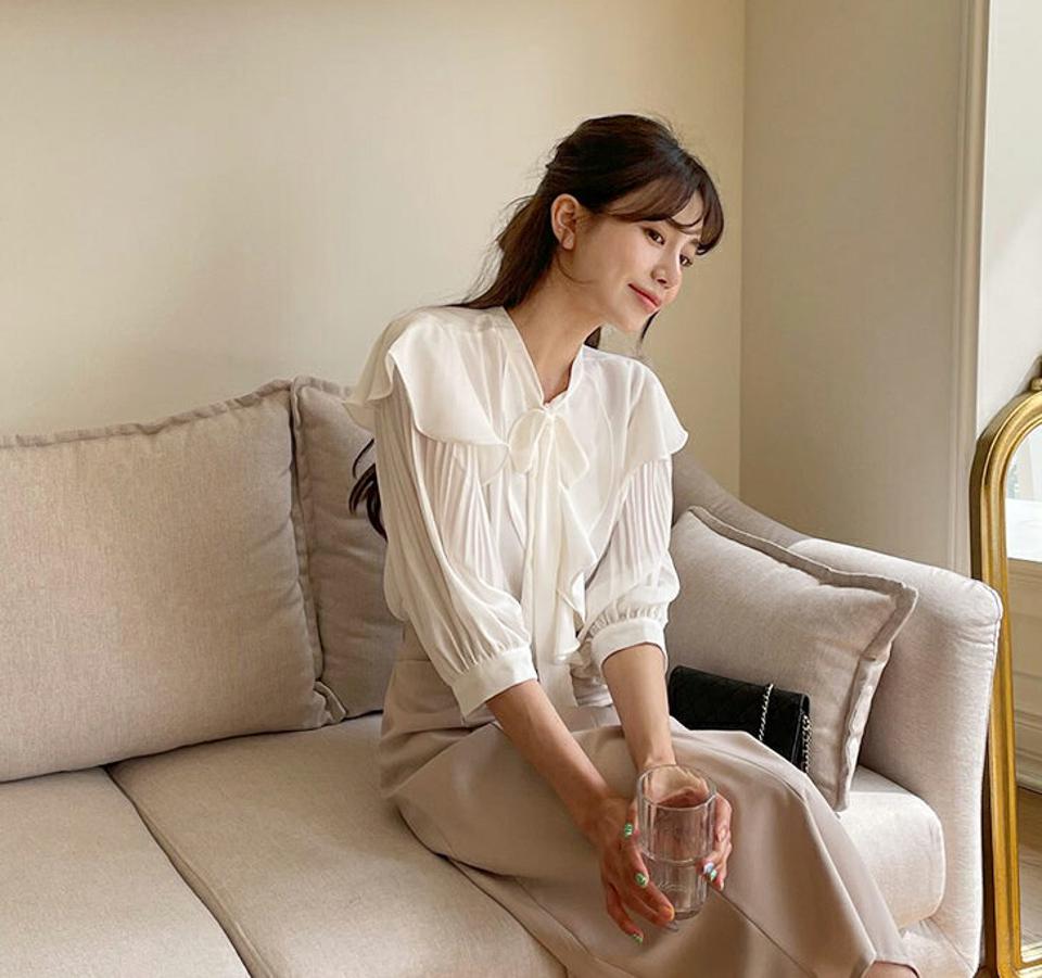 プリーツスリーブリボンブラウス・全3色・t61838 レディース 【bl】【韓国 ファッション トップス ブラウス 長袖 プリーツ スリーブ Vネック リボン フリル ボリューム デコルテ 体型カバー フェミニン 夏 春】