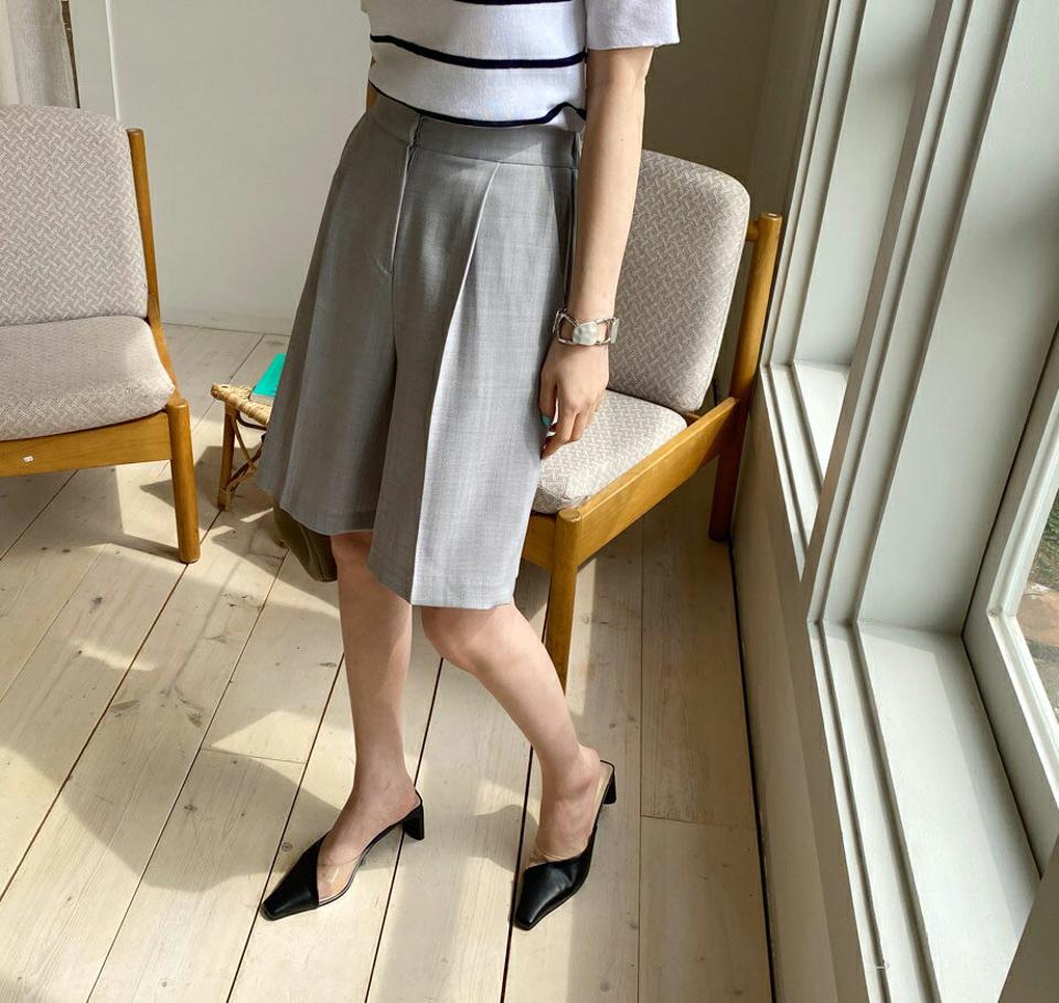 タックハーフスラックス・全3色・t67817 レディース 【pt】【スラックス パンツ ズボン ハーフパンツ 半ズボン タック モダン 大人 単色 無地 シンプル きれいめ ハーフスラックス 春 秋 夏 韓国 ファッション】【ハイホリHIHOLLI】