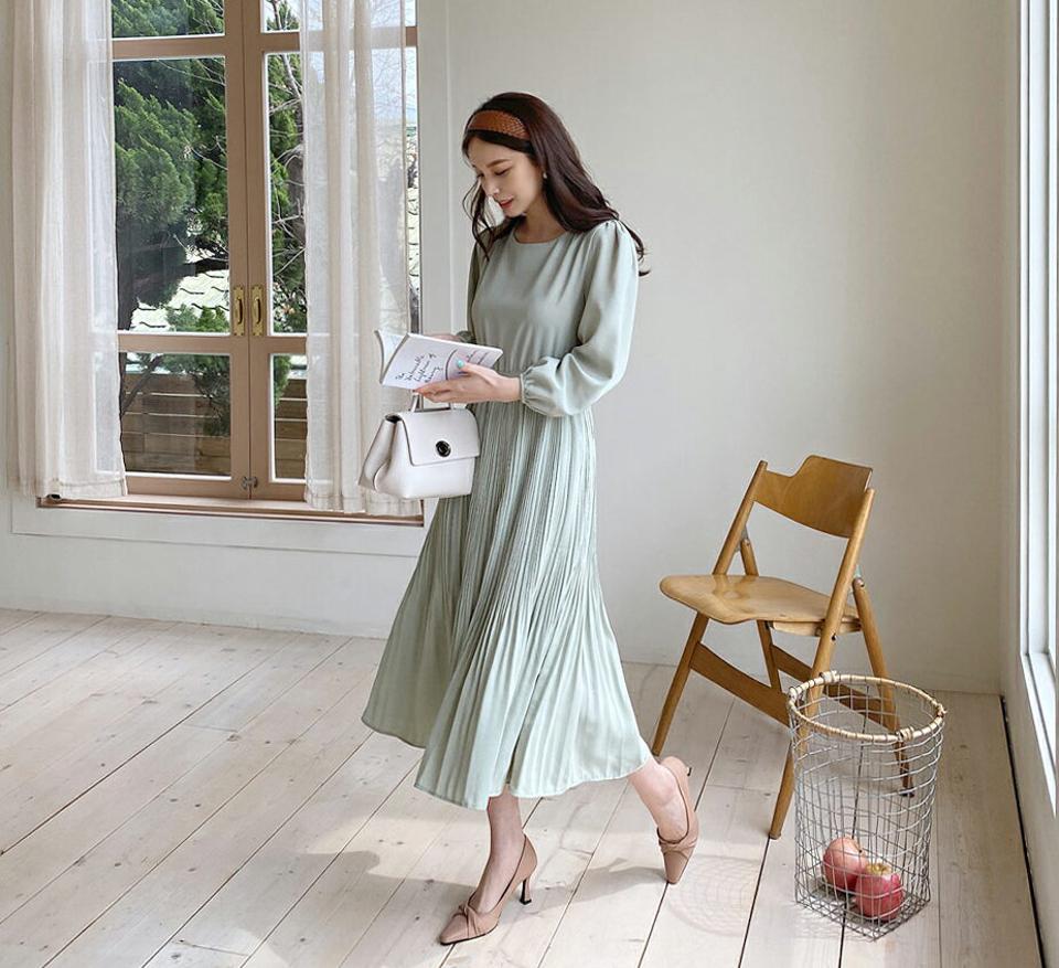 ≪人気商品再入荷≫プリーツフレアワンピース・全3色・b67751 レディース 【ops】ワンピース ロングワンピース 長袖 プリーツ プリーツワンピース フレア フェミニン 単色 シンプル 揺れる 春 秋 韓国ファッション ハイホリHIHOLLI