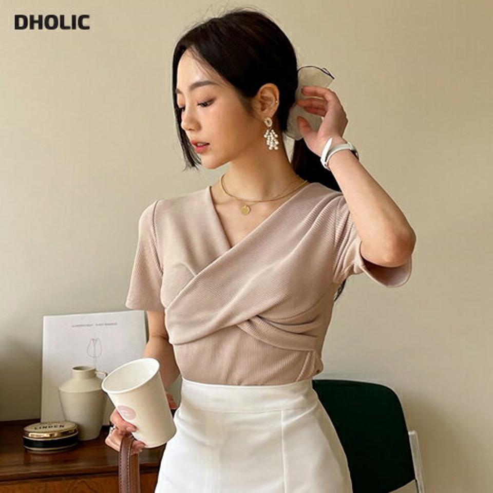リブツイスト半袖Tシャツ・全4色・t61833 レディース 【tops】【韓国 ファッション トップス Tシャツ 半袖 リブ スリム フィット Vネック ツイスト ボリューム ショートスリーブ カジュアル 体型カーバー デイリー 夏 春】