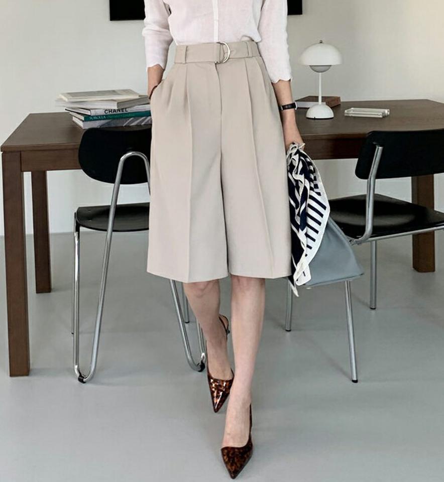 【只今10%OFF】ベルト付ハーフスラックス・全2色・t67803 レディース 【pt】 パンツ ズボン ハーフパンツ 半ズボン ハーフスラックス ベルト 単色 無地 シンプル ベーシック きれいめ 大人 バミューダパンツ 春 夏 秋 韓国 ファッション ハイホリHIHOLLI