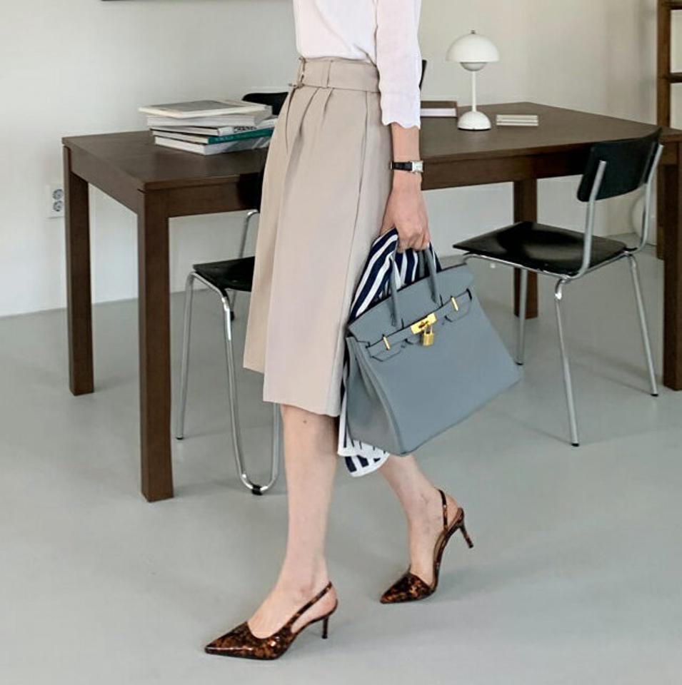 【只今10%OFF】ベルト付ハーフスラックス・全2色・t67803 レディース 【pt】 パンツ ズボン ハーフパンツ 半ズボン ハーフスラックス ベルト 単色 無地 シンプル ベーシック きれいめ 大人 バミューダパンツ 春 夏 秋 韓国 ファッション ハイホリHIHOLLI