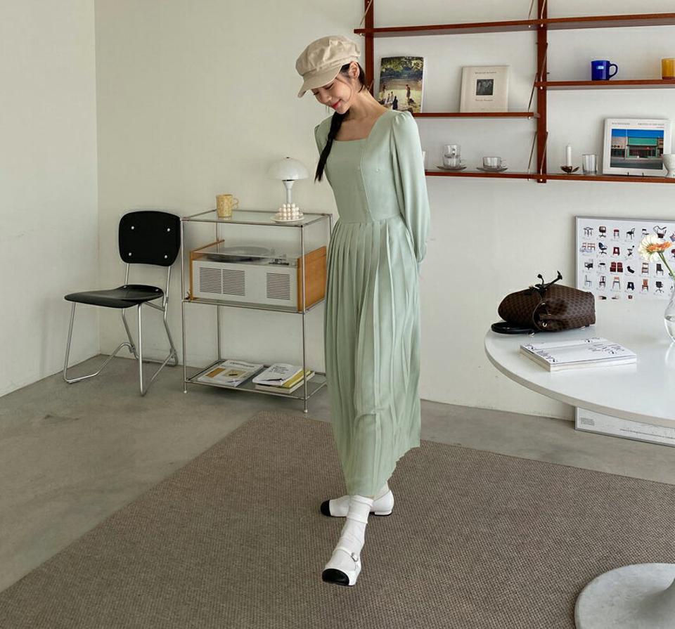 スクエアフェイクボタンワンピース・全2色・t65048 レディース 【ops】【韓国 ファッション ワンピース ロング ロングワンピース 長袖 スクエアネック ボタン デコルテ プリーツ 体型カバー フェミニン カジュアル 夏 春】