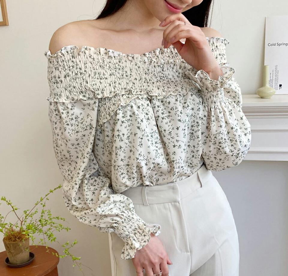 シャーリングフローラルブラウス・全2色・t65051 レディース 【bl】【韓国 ファッション トップス ブラウス 長袖 花柄 フラワー パターン オフショル セクシー フローラル シャーリング デコルテ フェミニン ガーリー 体型カバー 細身 夏 春】