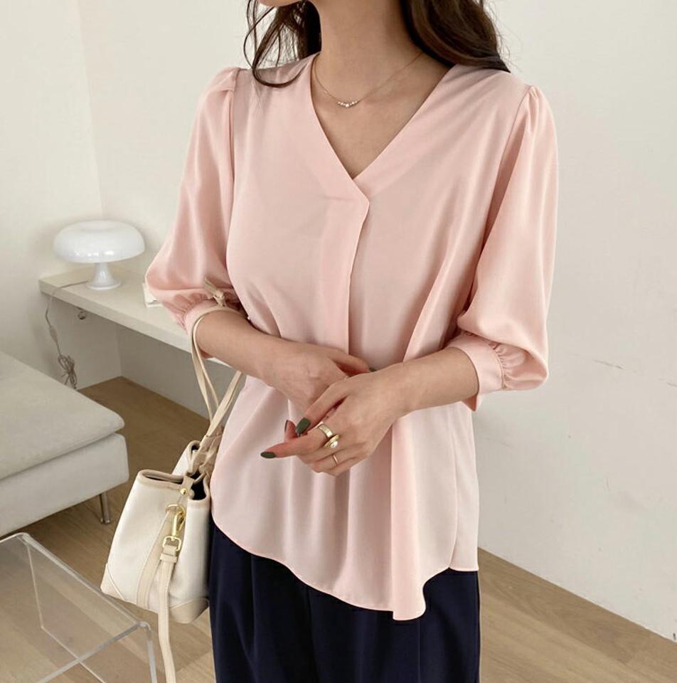 Vネックバックプリーツブラウス・全4色・b67787 レディース 【bl】【トップス ブラウス Vネック プリーツ バックシャン バックプリーツ フェミニン アンバランス 七分丈 七分袖 7分丈 7分袖 大人 きれいめ 春 秋 韓国 ファッション】【ハイホリHIHOLLI】