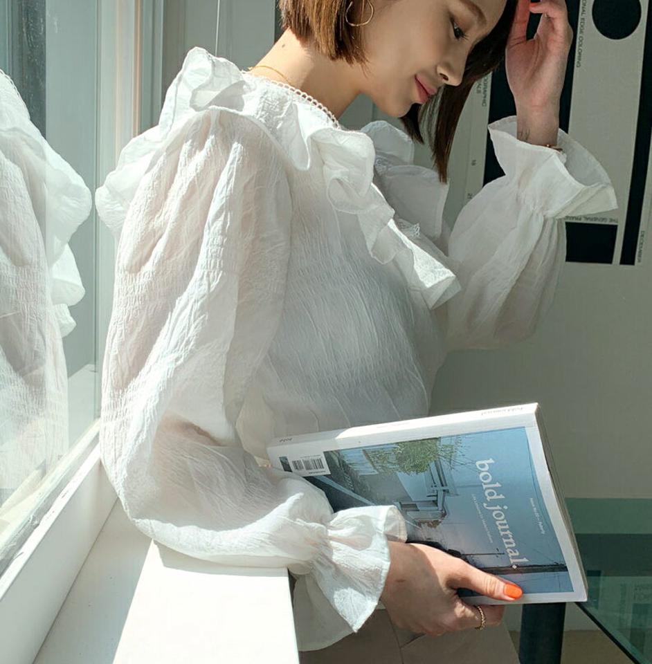 【タイム特価】Vネックレースブラウス・全2色・e65165 レディース 【bl】 韓国ファッション トップス ブラウス 長袖 Vネック フリル レース フェミニン 袖コン ガーリー かわいい 可愛い 白ブラウス ホワイト フレア シワ デコルテ 上品 ゴム 夏 春 【TS】セール