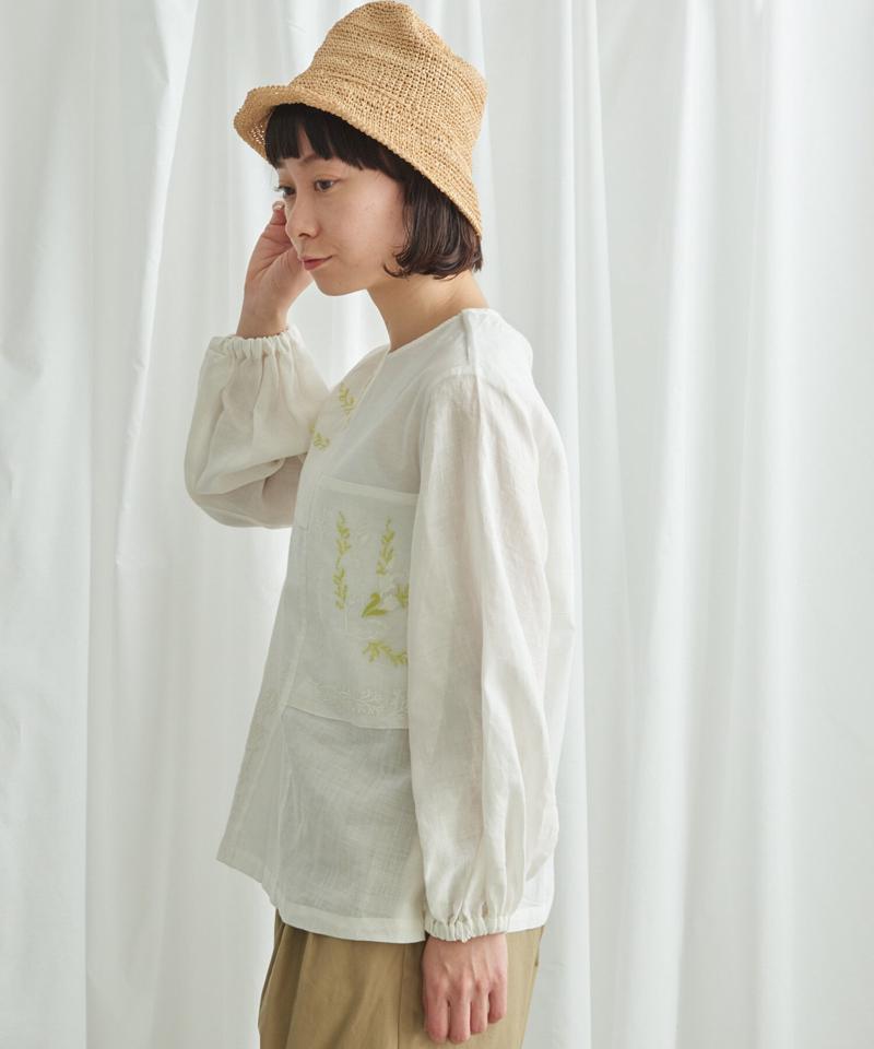 小さなチューリップ刺繍　パッチワークブラウス（Lene non finito）