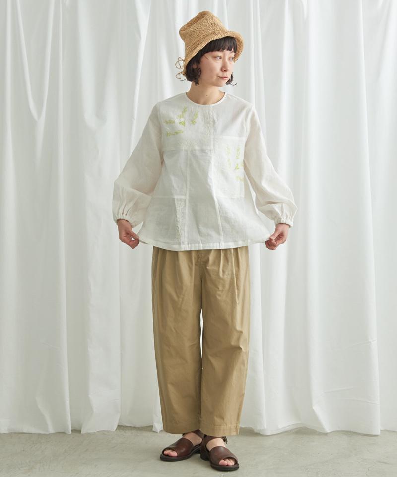 小さなチューリップ刺繍　パッチワークブラウス（Lene non finito）