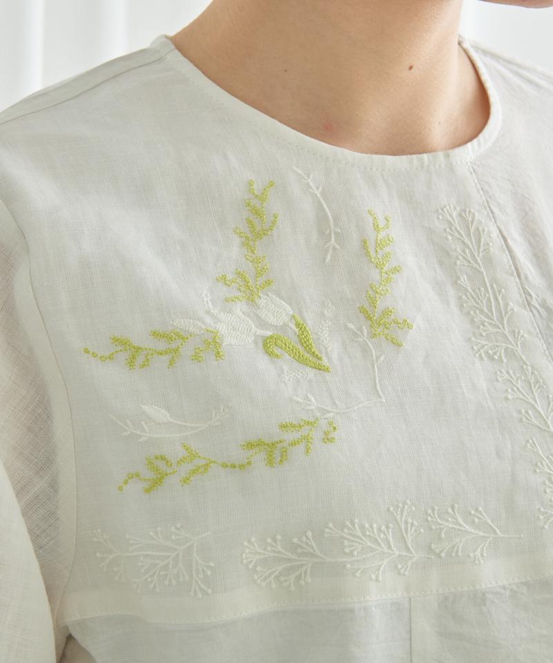 小さなチューリップ刺繍　パッチワークブラウス（Lene non finito）