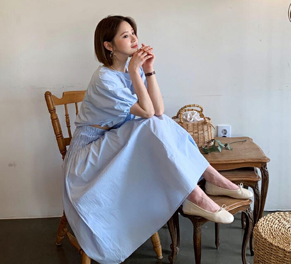 パフブラウス&ギャザースカートSET・全2色・t61886 レディース 【ops】【韓国 ファッション ワンピース ロング ロングワンピース 半袖 パフスリーブ セットアップ ブラウス ラウンドネック クロップド スカート ギャザー 細身 体型カバー 夏 春】