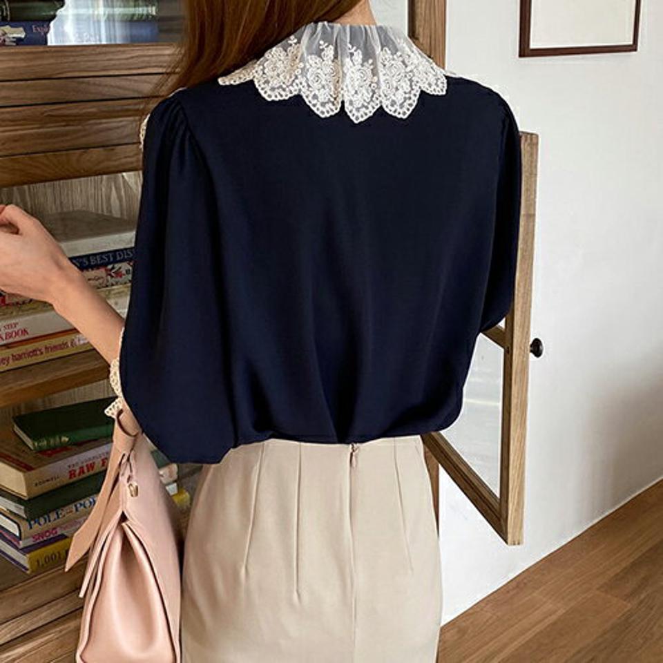 パール調ボタンレースポイントブラウス・全3色・b67882 レディース 【bl】【トップス ブラウス 七分丈 七分袖 7分丈 7分袖 パールボタン レース モダン フェミニン かわいい 可愛い 透け感 シアー シースルー 春 秋 韓国 ファッション】【ハイホリHIHOLLI】