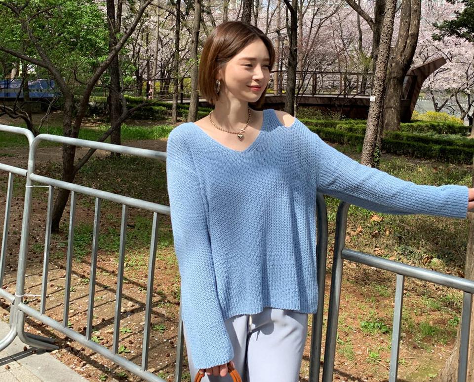 スリットVネックニット・全5色・t61876 レディース 【tops】【韓国 ファッション トップス ニット 長袖 ショルダー スリット Vネック デコルテ ルーズ ゆったり セクシー 細身 体型カバー フェミニン 夏 春】
