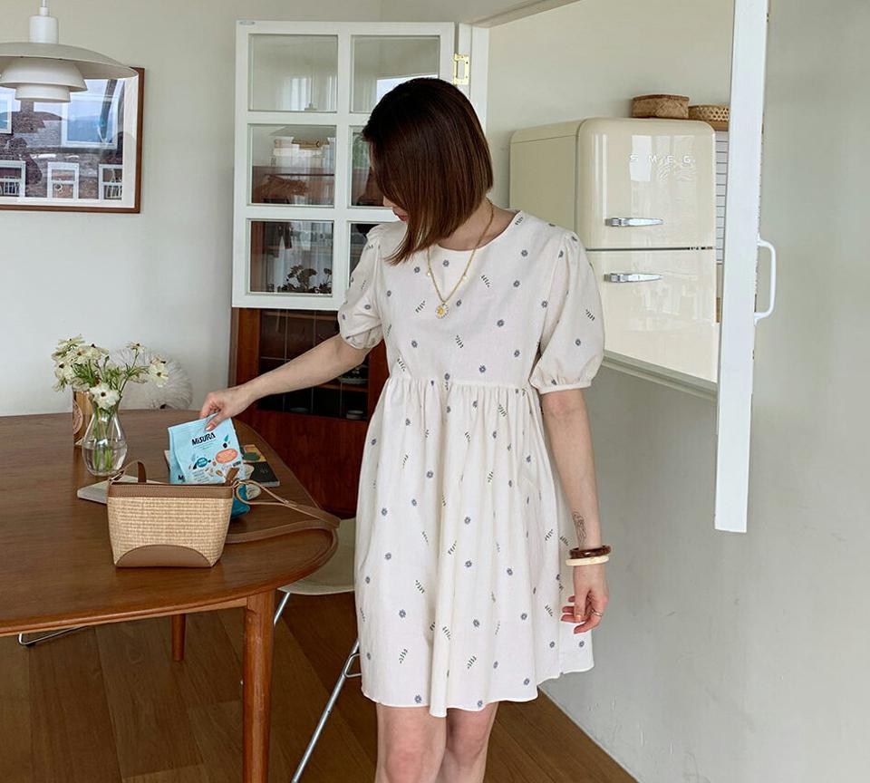 花柄フレアミニワンピース・全3色・t61882 レディース 【ops】【韓国 ファッション ワンピース ミニ ミニワンピース 半袖 花柄 フラワー パターン ミニマル ギャザー フレア ルーズ ゆったり ラウンドネック ショートスリーブ 体型カバー 夏 春】