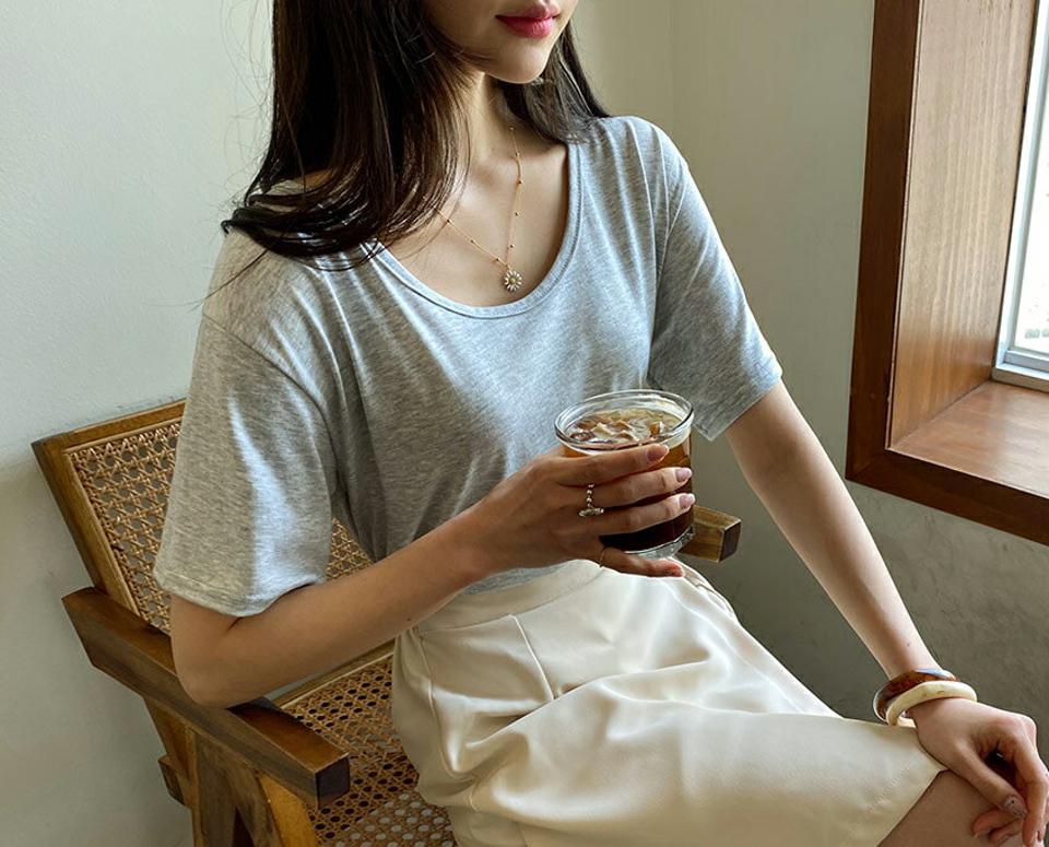 UネックTシャツ・全6色・t61873 レディース 【tops】【韓国 ファッション トップス Tシャツ 半袖 Uネック デコルテ シンプル ベーシック 無地 スリム ルーズ ゆったり 細身 カジュアル 体型カーバー デイリー 夏 春】