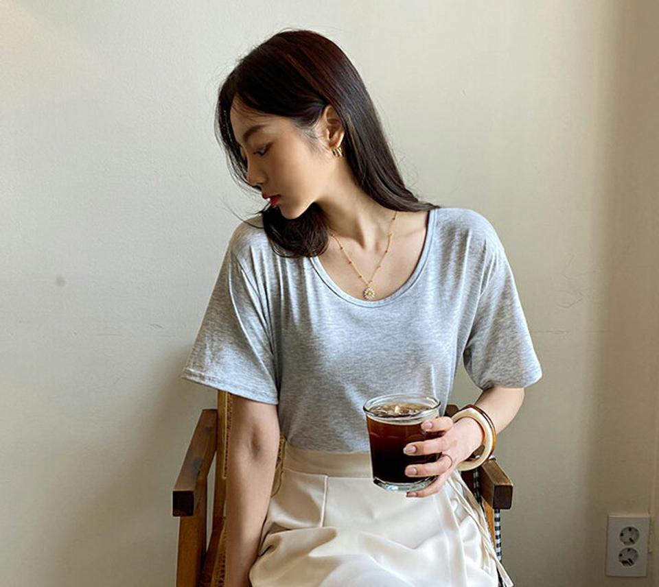 UネックTシャツ・全6色・t61873 レディース 【tops】【韓国 ファッション トップス Tシャツ 半袖 Uネック デコルテ シンプル ベーシック 無地 スリム ルーズ ゆったり 細身 カジュアル 体型カーバー デイリー 夏 春】
