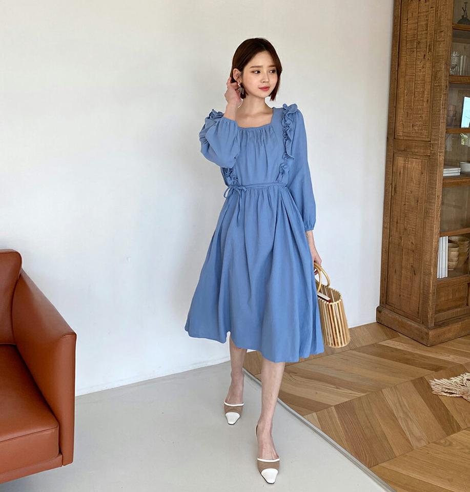 ストラップ付スクエアフリルワンピース・全2色・e63363 レディース 【ops】【韓国 ファッション ワンピース ロング ロングワンピース 長袖 スクエアネック フェミニン ガーリー ストラップ フリル ゴム フレア 細身 体型カバー 夏 春】