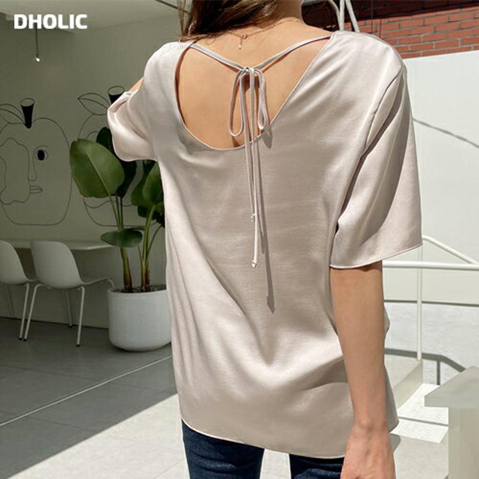 バックリボンUネックブラウス・全3色・t57213 レディース 【bl】【韓国 ファッション トップス ブラウス 半袖 ラウンドネック Uネック リボン サテン ハーフスリーブ アンバランス丈 光沢 体型カバー 細身 フェミニン 上品 夏 春】