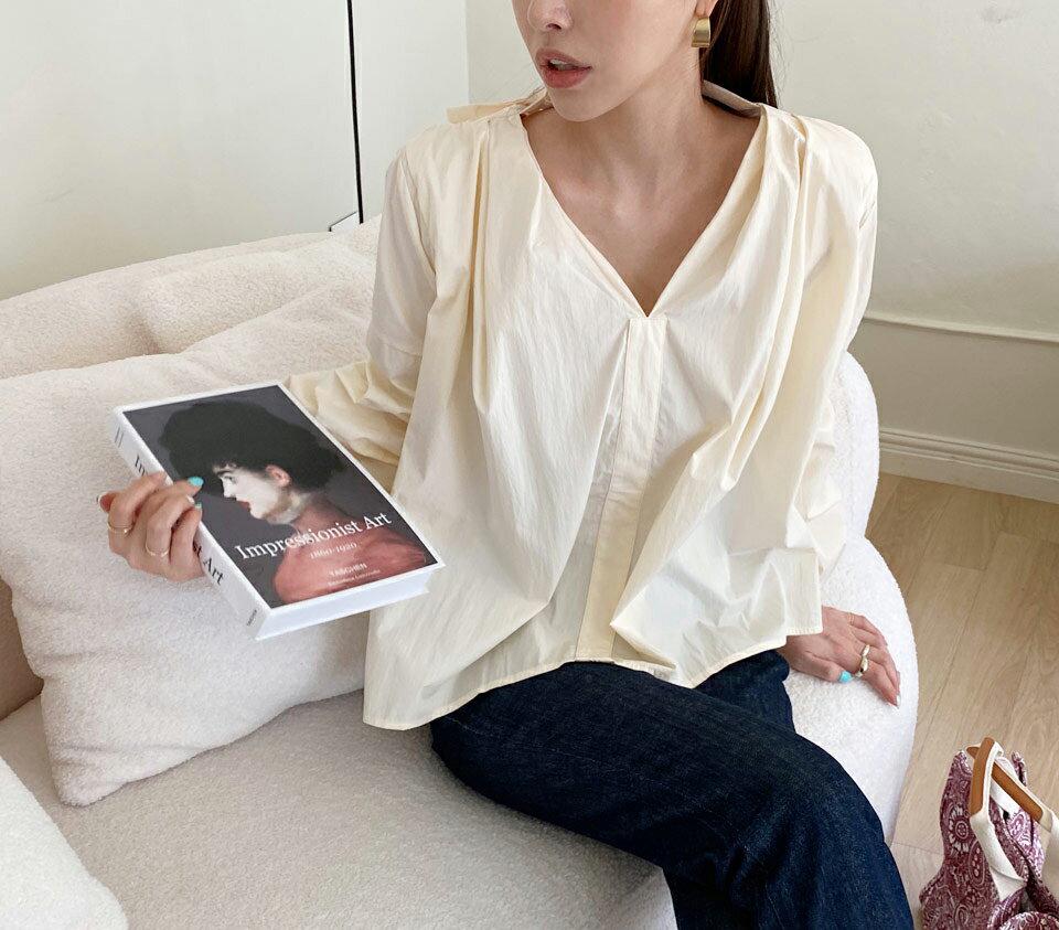 Vネックバックリボンブラウス・全2色・b67776 レディース 【bl】【トップス ブラウス 背中見せ バックシャン Vネック りぼん 単色 無地 シンプル 可愛い かわいい 春 秋 韓国 ファッション】【ハイホリHIHOLLI】