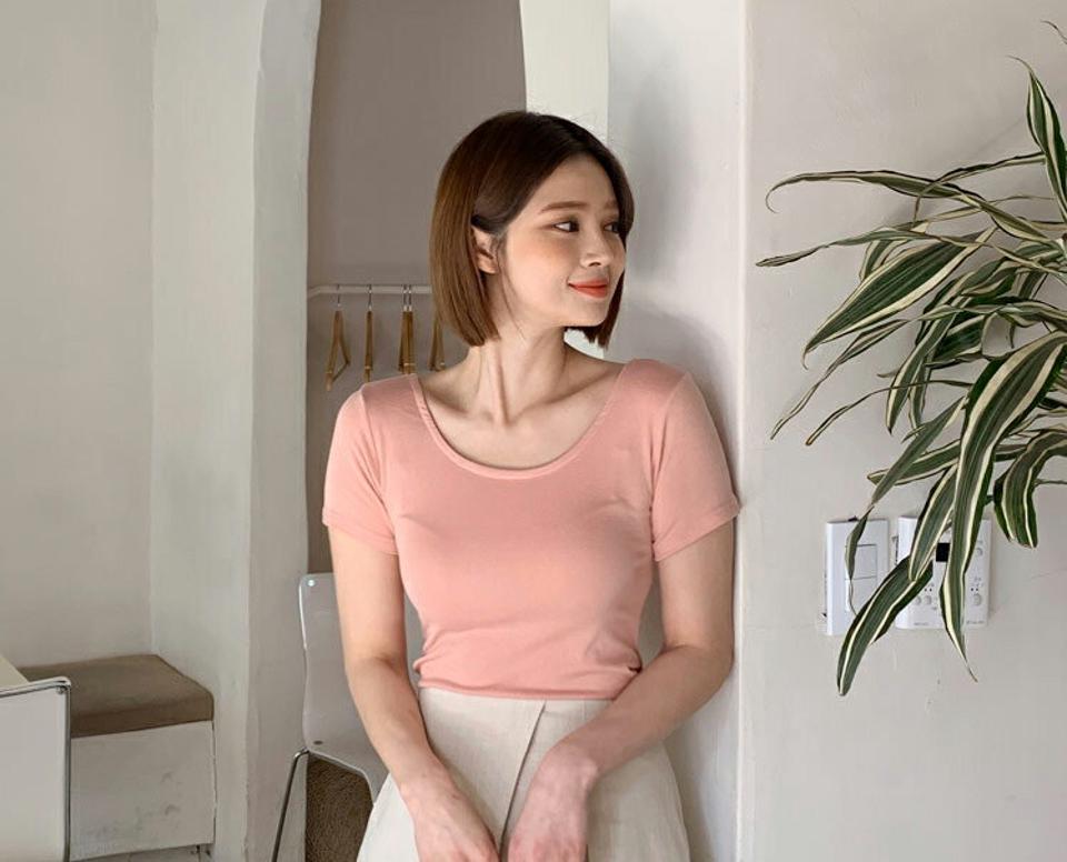 Uネック半袖Tシャツ・全4色・t65196 レディース 【tops】【韓国 ファッション トップス Tシャツ 半袖 ラウンドネック Uネック デコルテ フィット スリム カジュアル 体型カーバー デイリー ベーシック 無地 夏 春】