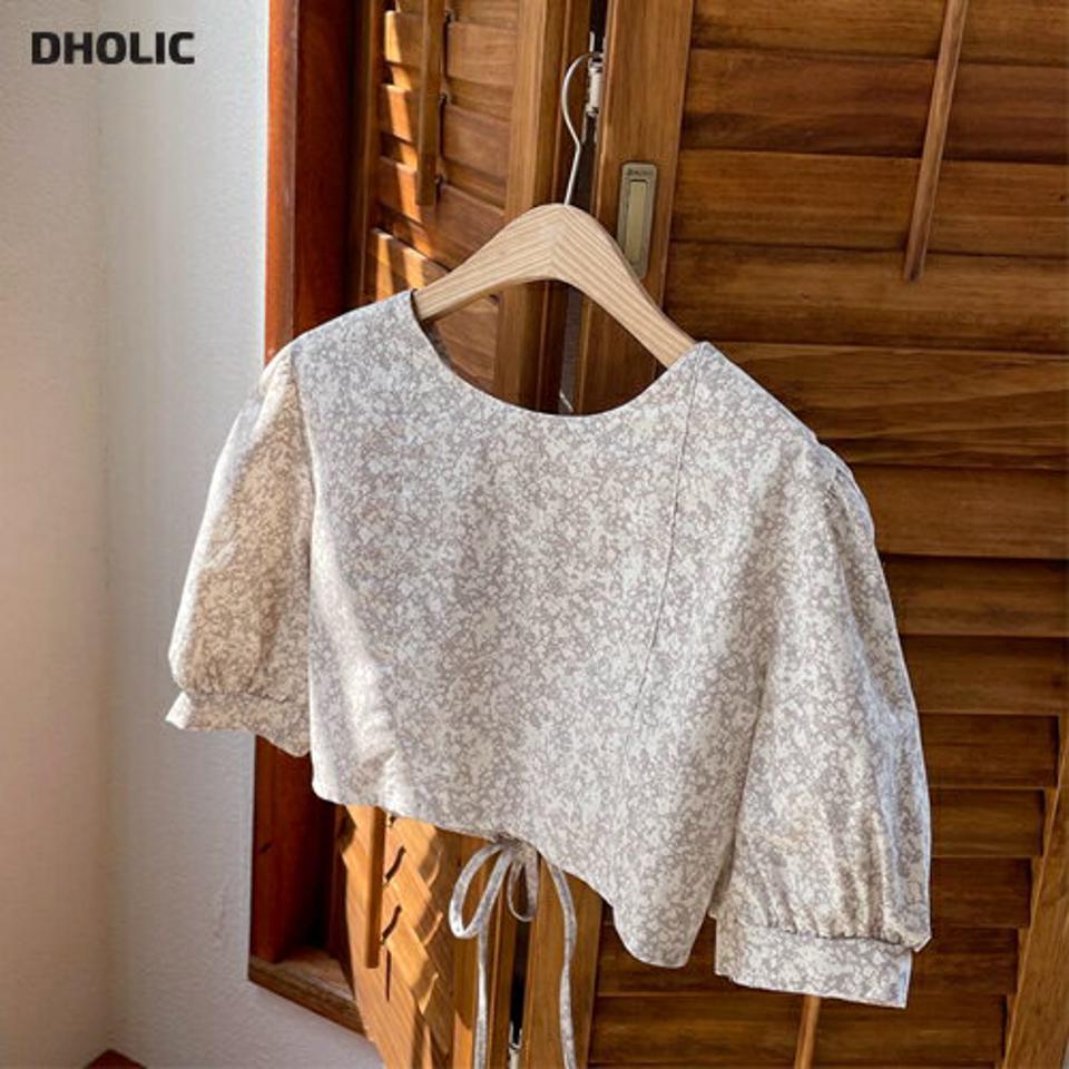 花柄バックリボンショートブラウス・全3色・t63838 レディース 【bl】 韓国 ファッション トップス ブラウス 半袖 花柄 フラワー パターン リボン 小花柄 ラウンドネック ショート丈 ルーズ ゆったり ガーリー 体型カバー 細身 春 夏 NIJU