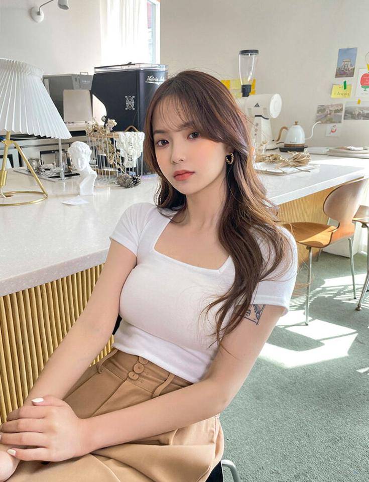 CHUU(チュー)スクエアネッククロップTシャツ【4/16up_ka】韓国 韓国ファッション　トップス スクエアネック 半袖 Tシャツ レディース ファッション【5】※メール便不可